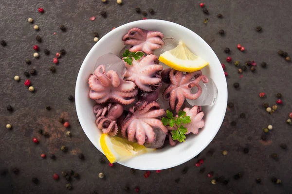Ingelegde Octopus Met Citroen Peterselie Een Bord Lekker Exotisch Eten — Stockfoto