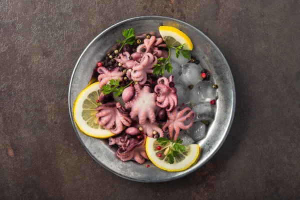 Ingelegde Octopus Met Citroen Peterselie Een Bord Lekker Exotisch Eten — Stockfoto