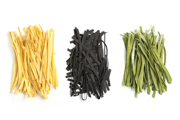 Drei Sorten Tagliatelle Pasta Klassisch Spinat Und Tintenfisch Isoliert Auf — Stockfoto