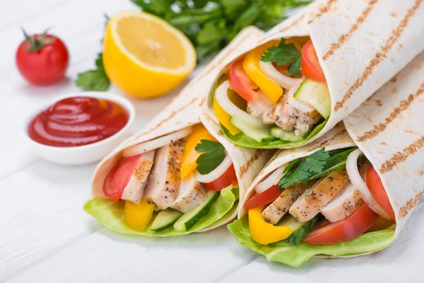 Tortilla Wraps Grilled Chicken Fresh Vegetables Wooden Table Mexican Fastfood — Stock Photo, Image