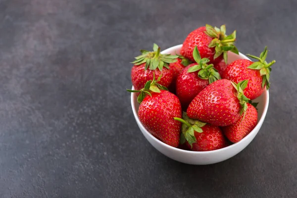 Fresh Red Strawberry Bowl Table Yammy Summer Dessert — Stock Photo, Image