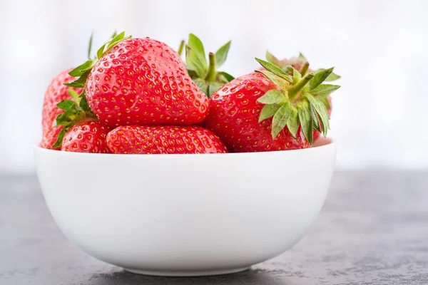 Fresh Red Strawberry Bowl Table Sweet Summer Dessert Background — Stock Photo, Image