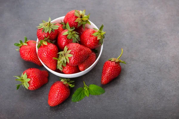 Fresa Roja Fresca Tazón Mesa Postre Verano Yammy — Foto de Stock