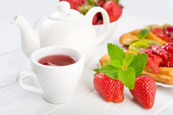 Chá Frutas Padaria Doce Com Morango Quivi Esmalte Açúcar Mesa — Fotografia de Stock