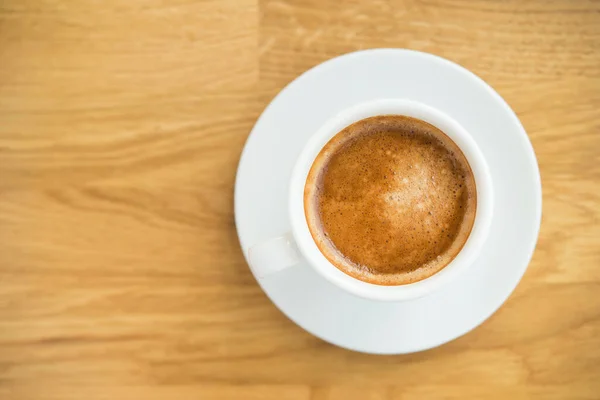 Cangkir Kopi Americano Dengan Susu Atas Meja Kayu Kafe Dekat — Stok Foto