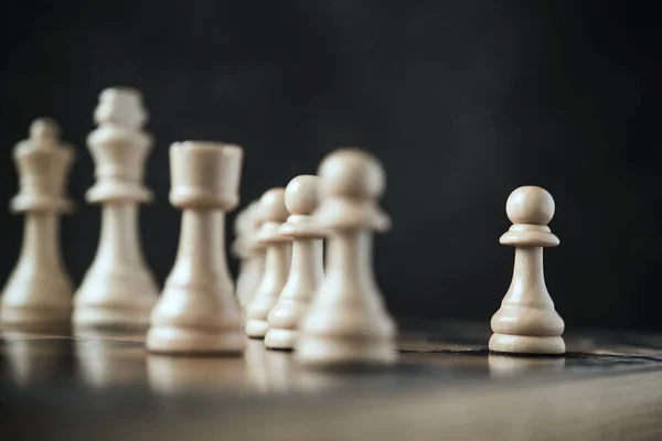 棋子等级最低的棋子当兵 战术和领导概念 选择性重点 — 图库照片