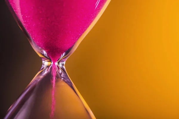 Tiempo Color Brillante Con Reloj Arena Sobre Fondo Amarillo —  Fotos de Stock