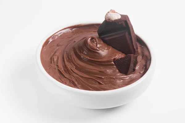 Čokoládový Kakaový Krém Bílé Misce Bílém Pozadí — Stock fotografie