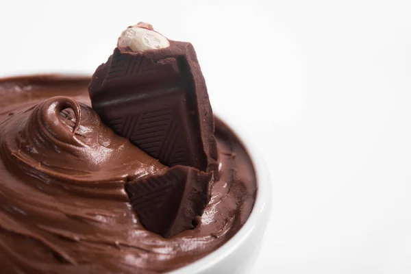 Čokoládový Kakaový Krém Bílé Misce Bílém Pozadí — Stock fotografie