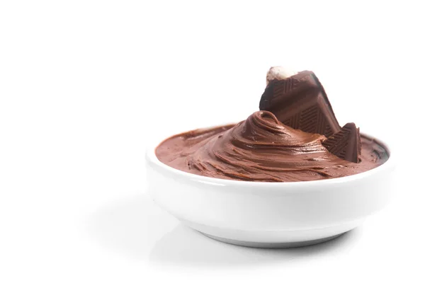 Ciocolată Cremă Cacao Într Castron Alb Fundal Alb — Fotografie, imagine de stoc