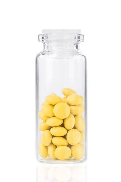 Żółte Tabletki Szklaną Butelką Białym Tle — Zdjęcie stockowe