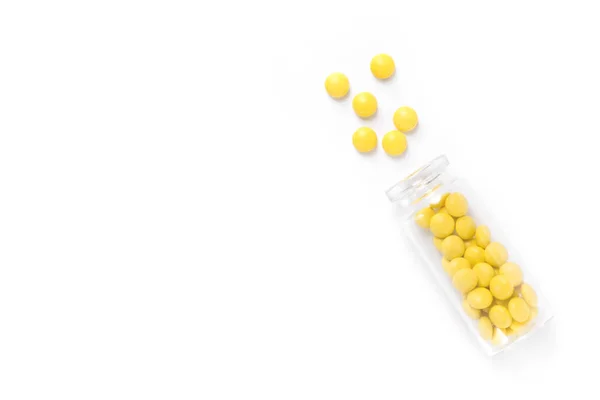Pílulas Amarelas Com Frasco Vidro Isolado Fundo Branco Vista Superior — Fotografia de Stock