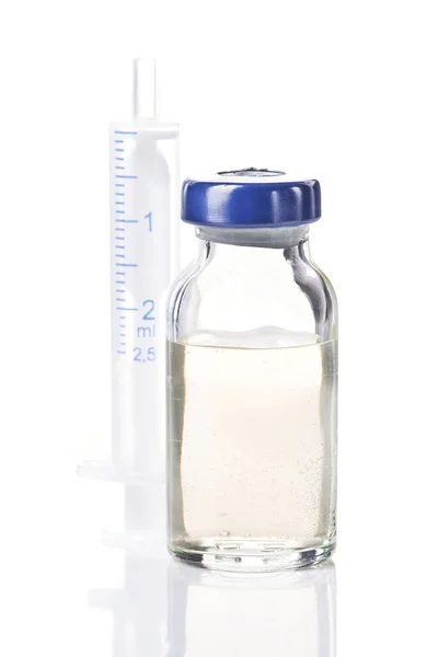 Медичний Шприц Пляшка Єкцій Ізольовані Білому Тлі — стокове фото