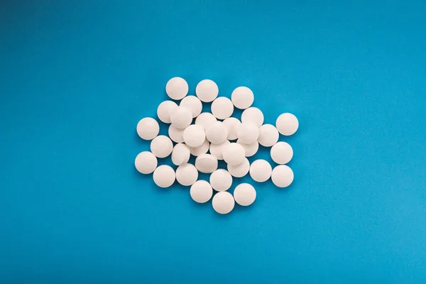 Pillole Mediche Bianche Sfondo Blu Vista Dall Alto — Foto Stock