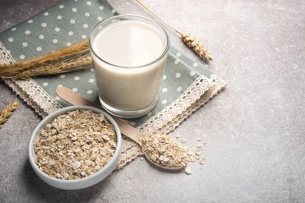 Vaso Leche Magra Avena Sobre Fondo Piedra Comida Vegetariana Orgánica — Foto de Stock