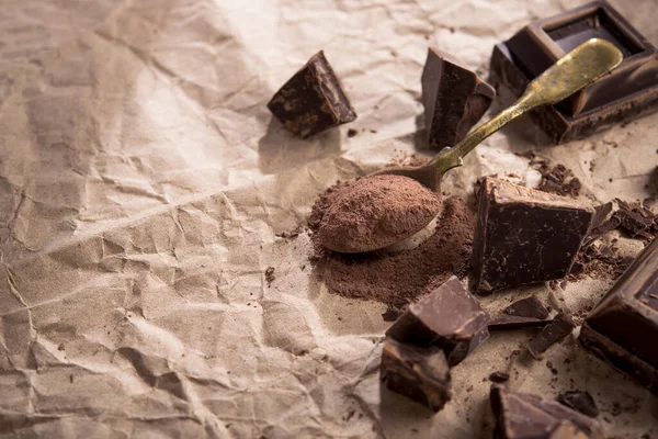 Grandes Piezas Chocolate Negro Cacao Polvo Cuchara Vintage Papel Artesanal — Foto de Stock