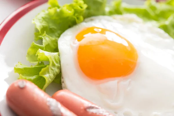 Closeup Fried Egg Grilled Sausage Fresh Lettuce Leaf White Table — Stock Photo, Image