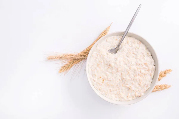 Gesundes Essen Klassischer Haferbrei Weißen Schüssel Auf Dem Hintergrund Haferflocken — Stockfoto