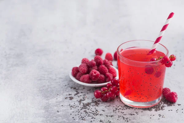 Bebida Coquetel Desintoxicação Verão Fresca Com Groselha Vermelha Sementes Framboesas — Fotografia de Stock