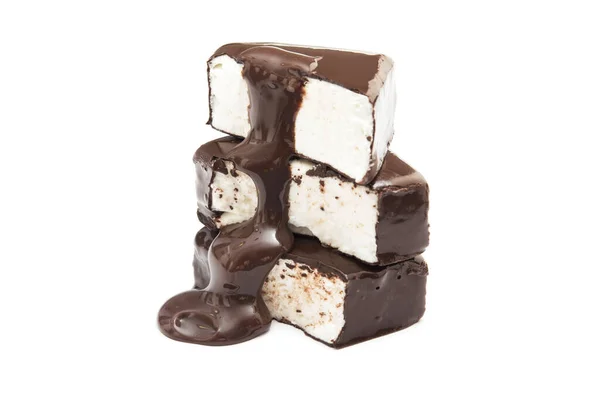 Çikolata Akıntısı Erimiş Sufle Şekeri Beyaz Arka Planda Izole Edilmiş — Stok fotoğraf