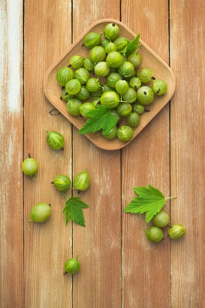 Frische Und Natürliche Stachelbeere Mit Minze Auf Einem Holztisch Beerenobst — Stockfoto