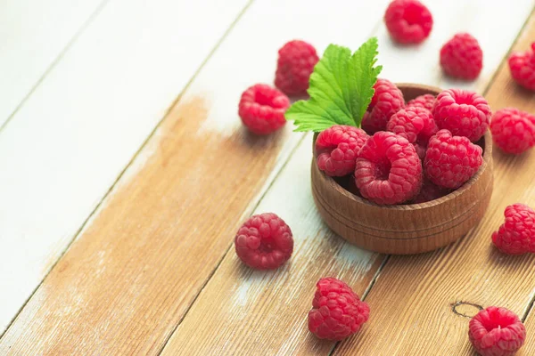 Fresh Natural Raspberry Mint Wooden Table Berry Organic Vitamin Food — Stock Photo, Image