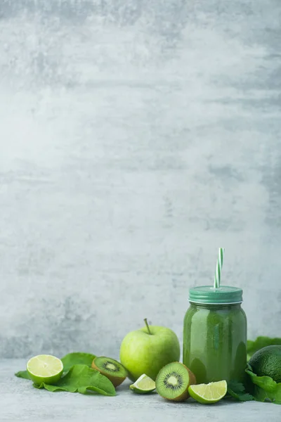 Зелений Детоксикаційний Смузі Скляній Банці Шпинату Ківі Лайма Авокадо Світлому — стокове фото