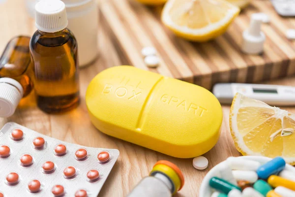 Yellow Capsule Container Box Pills Daily Take Medicine Treatment Influenza — Stock Photo, Image