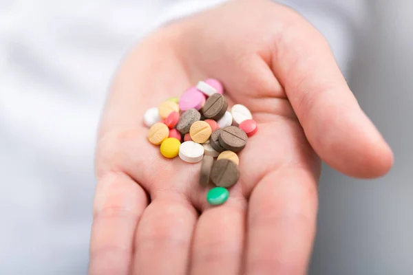 Foto Médico Prescribe Pastillas Antibióticos Antecedentes Medicina Tratamiento — Foto de Stock