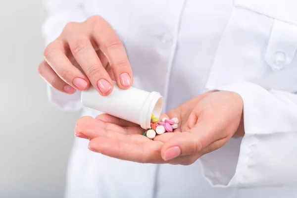 Photo Médecin Prescrit Des Pilules Des Antibiotiques Médecine Traitement Concept — Photo
