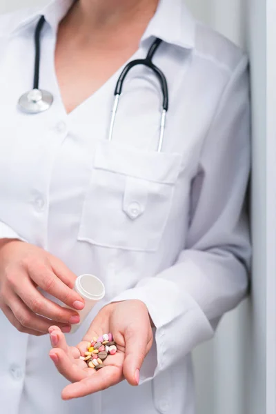 Foto Médico Prescribe Pastillas Antibióticos Antecedentes Medicina Tratamiento — Foto de Stock