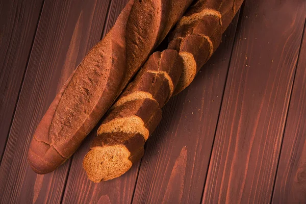 Crujiente Deliciosa Baguette Francesa Sobre Una Mesa Madera Vista Superior —  Fotos de Stock