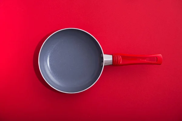 Empty Frying Pan Red Background Top View — Stock Photo, Image