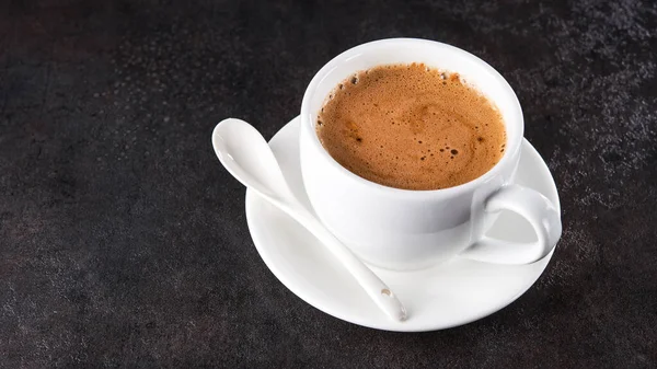 Weiße Kaffeetasse Auf Dunklem Steinhintergrund — Stockfoto