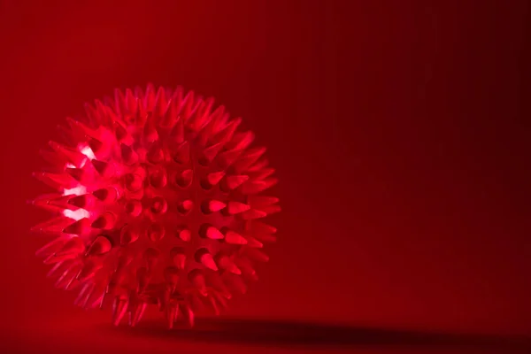 Primo Piano Del Batterio Coronavirus Rosso Uno Sfondo Pericoloso Concetto — Foto Stock