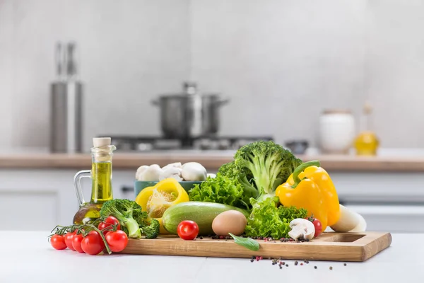 Uppsättning Färska Råa Grönsaker Tomat Ägg Svamp Sallad Peppar Squash Stockbild