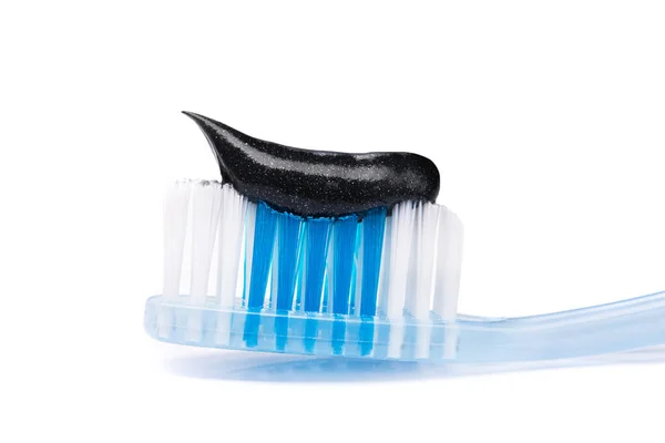 Siyah Kömür Macunlu Mavi Diş Fırçasının Beyaz Arka Planda Izole — Stok fotoğraf