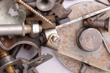 Pas metal Dişliler, sprockets, zincir ve diğer parçaları ile eski mekanizmasının bir parçası kaplı.