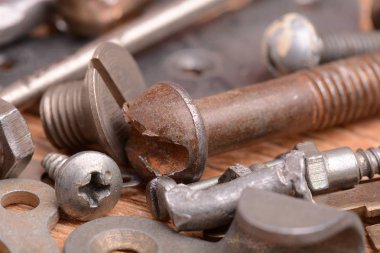 Pas metal Dişliler, sprockets, zincir ve diğer parçaları ile eski mekanizmasının bir parçası kaplı.