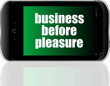 İş konsepti: gösterimde zevkten önce metin işiyle akıllı telefon