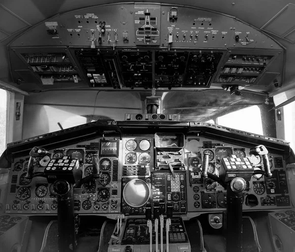 Het Interieur Van Instrumenten Cockpit Van Het Vliegtuig — Stockfoto