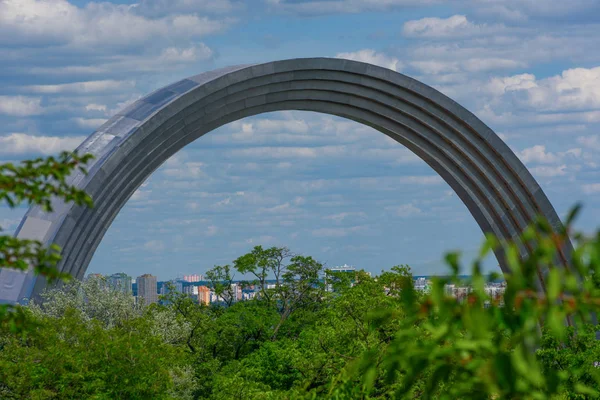 Båge av vänskap mellan folken i Kiev — Stockfoto