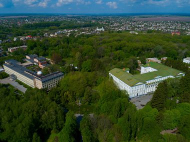 Bina Nezhinsky Devlet Üniversitesi Golol adını.