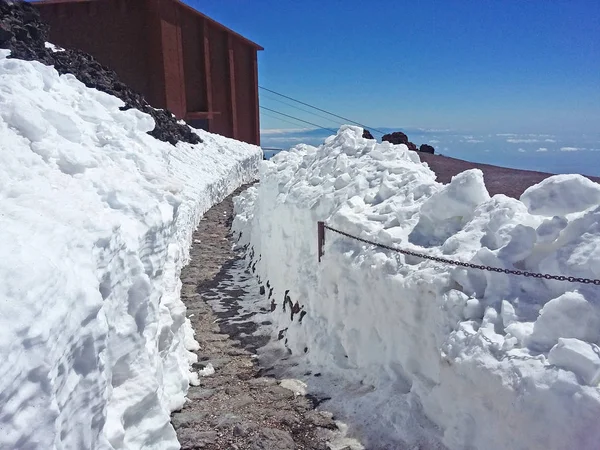 Snow and summits in Tenerife, Santa Cruz de Tenerife, 12:55 p.m .; March 13, 2014; Canary islands spain