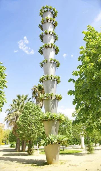 Coluna Vasos Centro Parc Poble Nou Abril 2014 Barcelona Catalunha — Fotografia de Stock