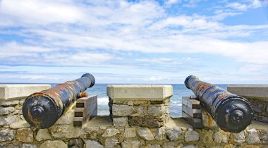 Comillas ve Cantabria kenarı, 5:45 PM manzaralar.; 17 Mayıs 2015 yılında Cantabria; İspanya, Europe