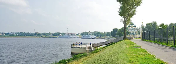 Uitzicht Stad Van Oeglitsj Aan Oevers Van Wolga Yaroslavl Rusland — Stockfoto