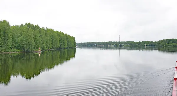 Rusya Nın Petersburg Kentinde Nehri Nin Kıyısında — Stok fotoğraf