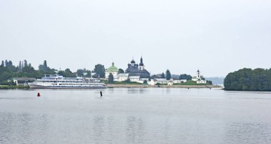 Rusya'da gezinilebilir nehir; Saat 18:30'da .; 15 Temmuz 2015; Rusya