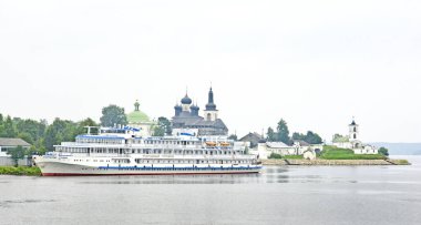 Rusya'da gezinilebilir nehir; Saat 18:30'da .; 15 Temmuz 2015; Rusya